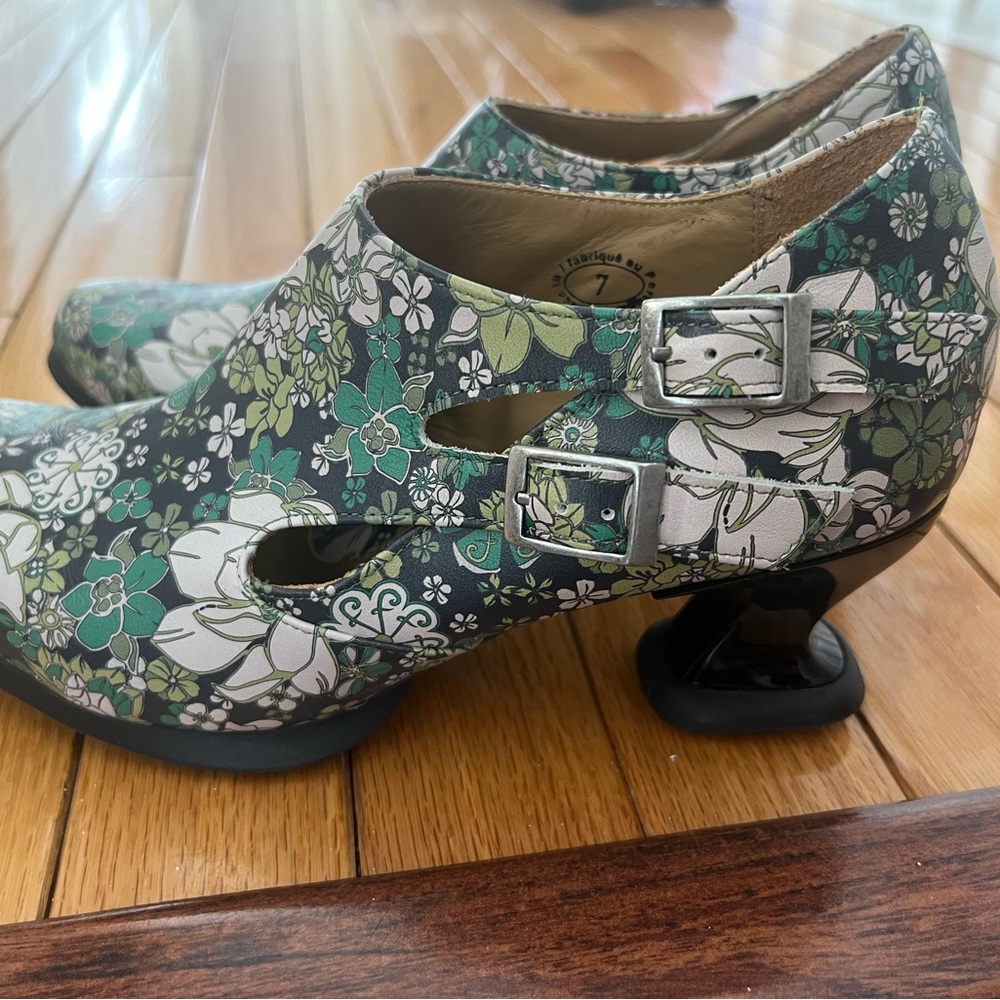 Fluevog sole talk chakra floral booties size 7.